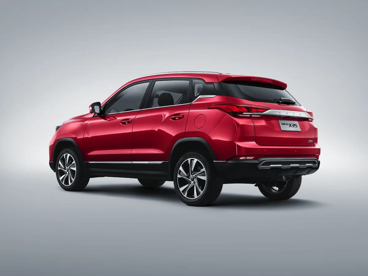 Red BAIC X35, rear three-quarter